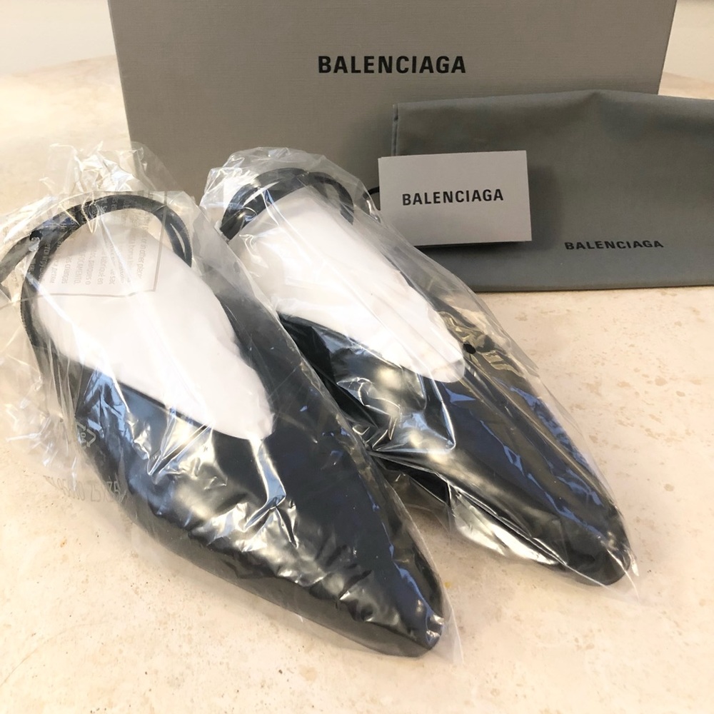 BALENCIAGA | Ankle-strap Patent Leather Flats In 1000 Black Size 36.5 New in Box - Picture 10 of 13